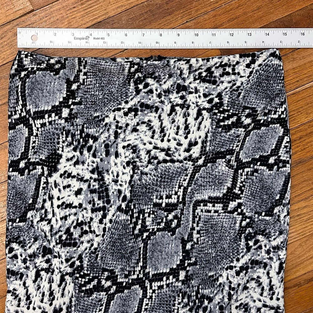 She + Sky Size Med Snakeskin Print Zip Midi Fit and Flare Y2K Sexy Flowy Skirt - Picture 2 of 11